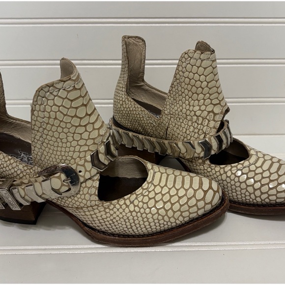 freebird Shoes - FREEBIRD BLADE Ivory Snake Leather Buckle Ankle Boots Booties Womens Size 5